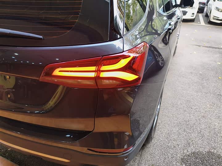 Фото 8 - Chevrolet Equinox