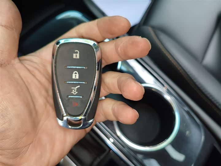 Фото 9 - Chevrolet Equinox