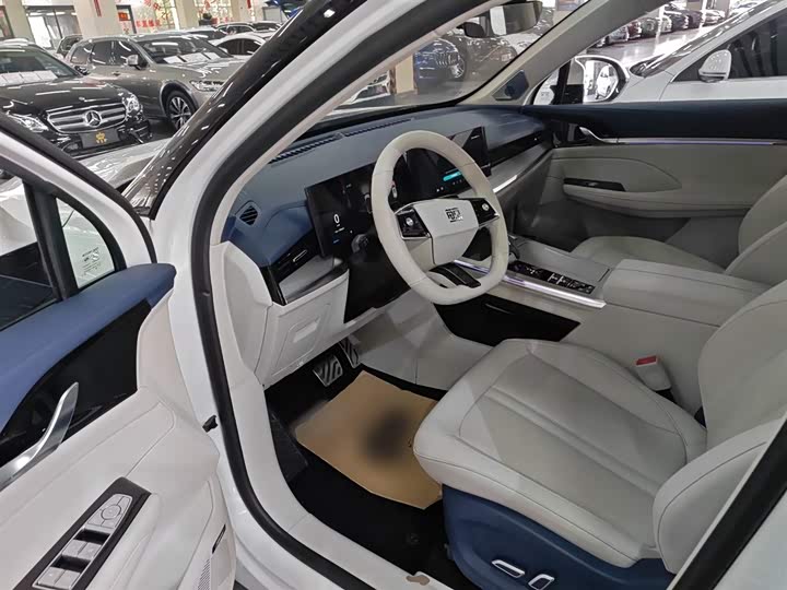 Фото 16 - Roewe Whale