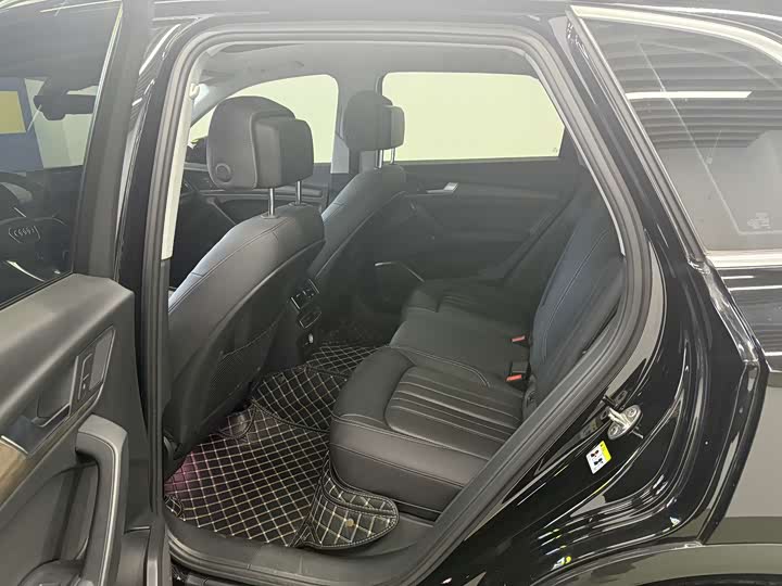 Фото 10 - Audi Q5L