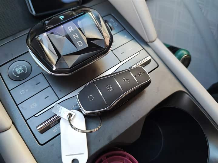 Фото 9 - BYD Yuan Up