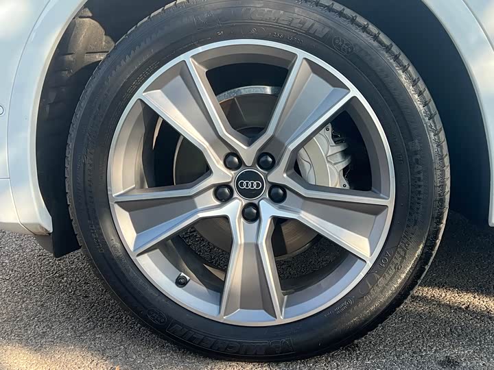 Фото 10 - Audi Q5L