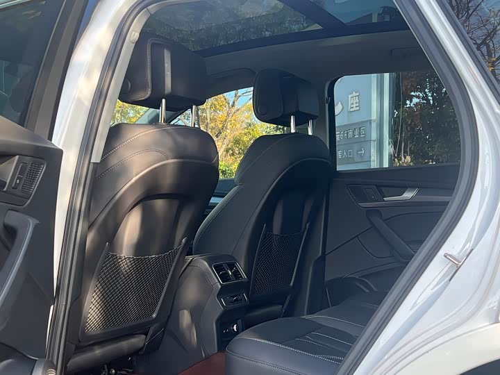 Фото 15 - Audi Q5L