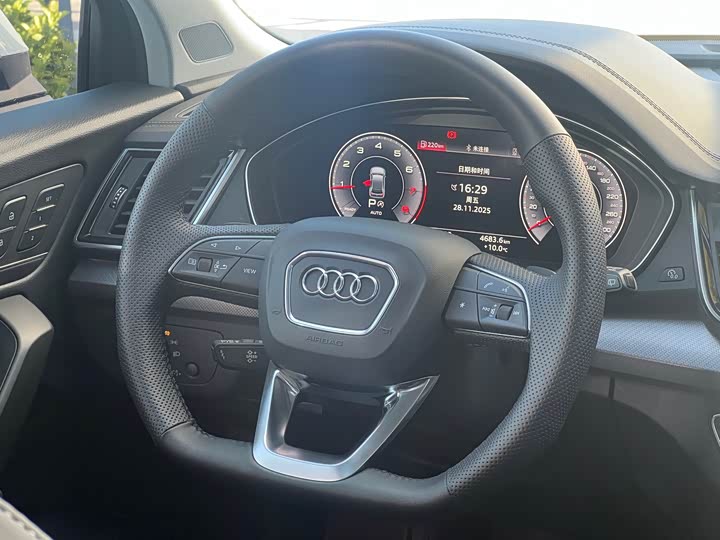 Фото 18 - Audi Q5L