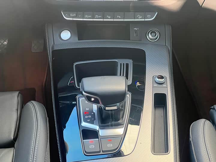 Фото 20 - Audi Q5L