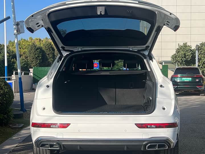 Фото 21 - Audi Q5L