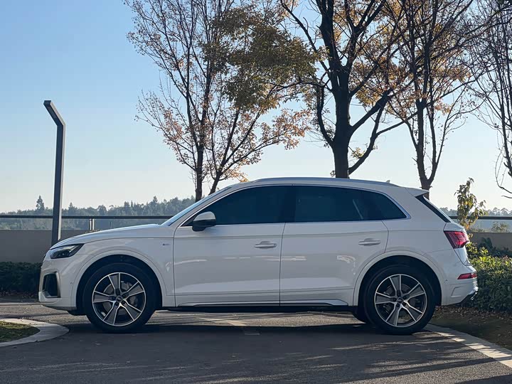 Фото 4 - Audi Q5L