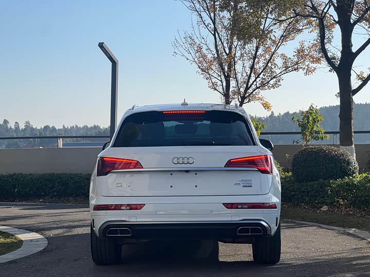 Фото 6 - Audi Q5L