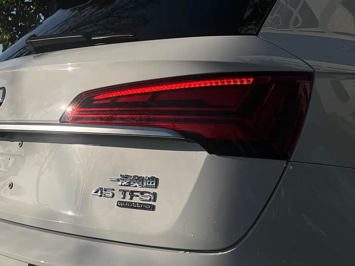 Фото 9 - Audi Q5L