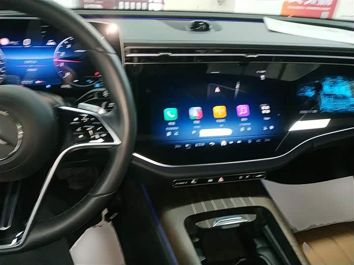 Фото 10 - Mercedes-Benz E-Class