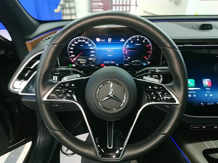 Фото 11 - Mercedes-Benz E-Class