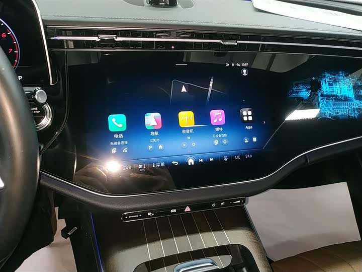 Фото 13 - Mercedes-Benz E-Class