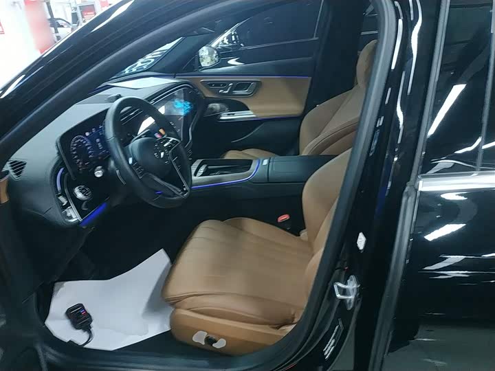 Фото 15 - Mercedes-Benz E-Class