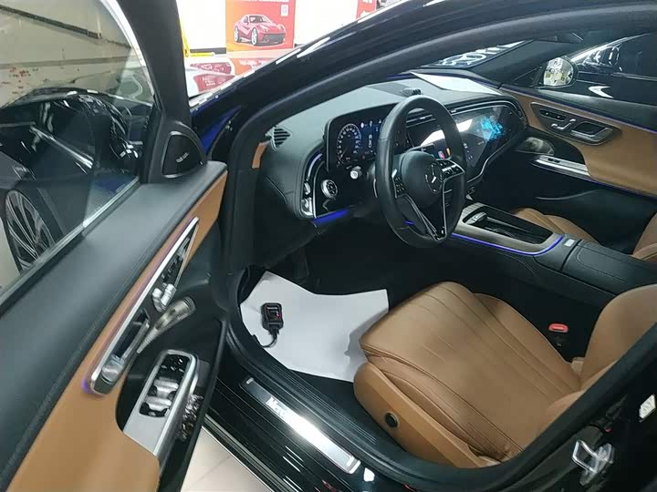 Фото 16 - Mercedes-Benz E-Class