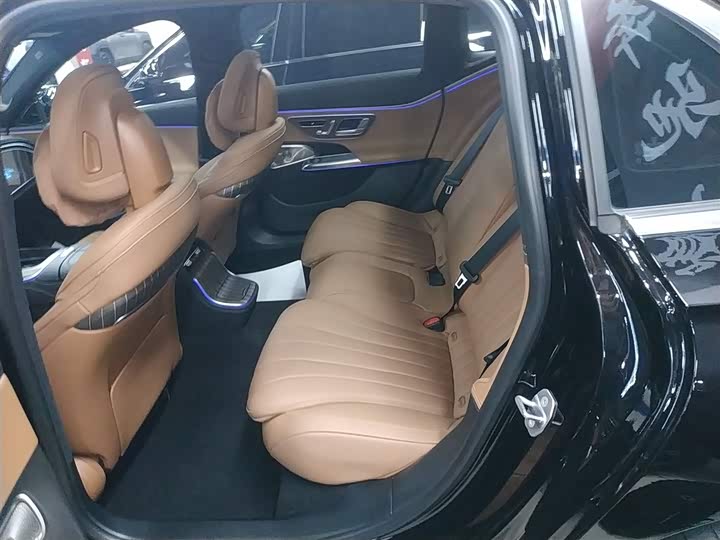 Фото 17 - Mercedes-Benz E-Class