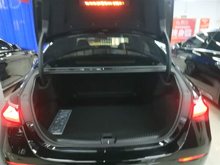 Фото 19 - Mercedes-Benz E-Class