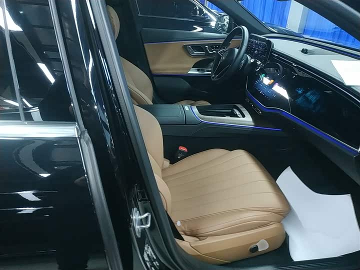 Фото 25 - Mercedes-Benz E-Class