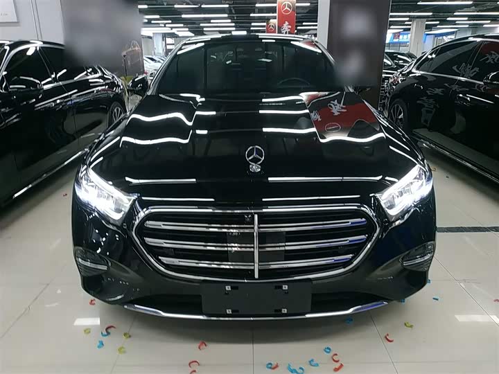 Фото 3 - Mercedes-Benz E-Class