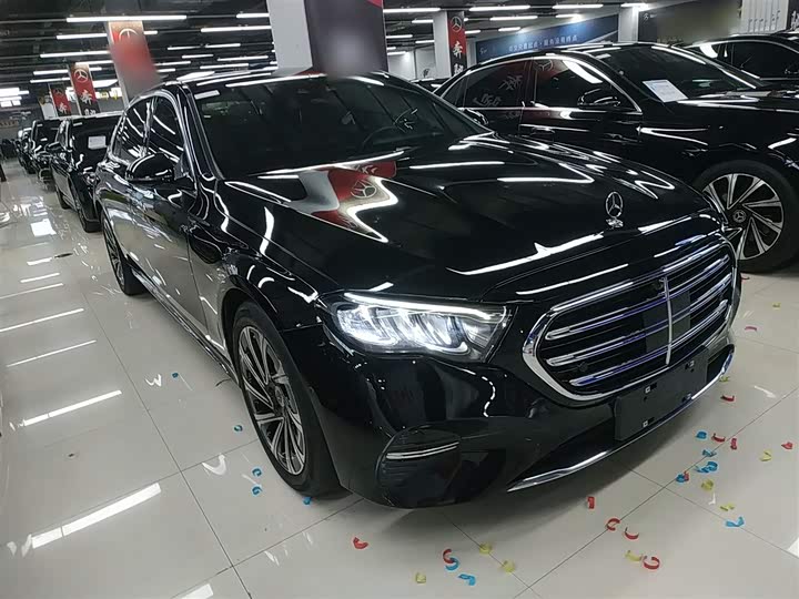 Фото 4 - Mercedes-Benz E-Class