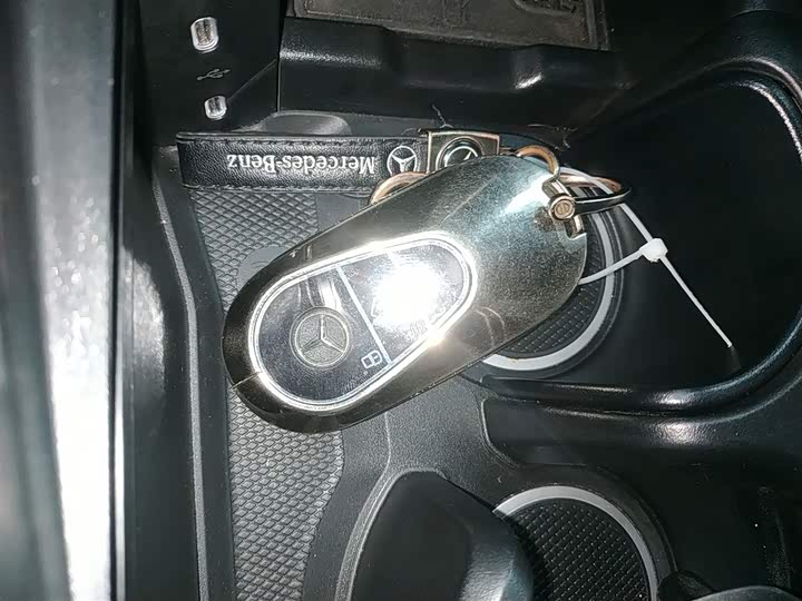 Фото 9 - Mercedes-Benz E-Class