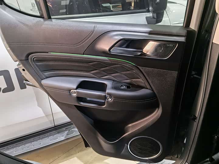 Фото 10 - Tank 300