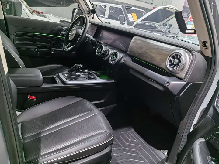 Фото 14 - Tank 300