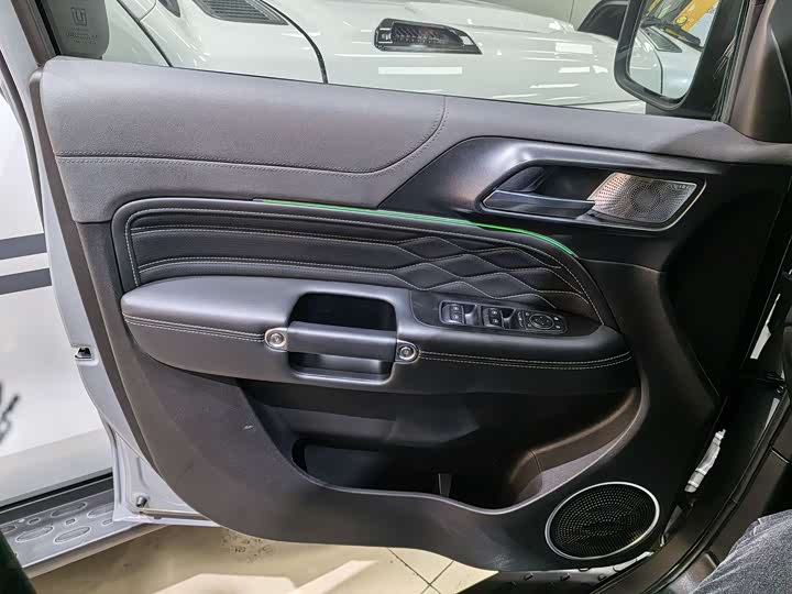 Фото 5 - Tank 300