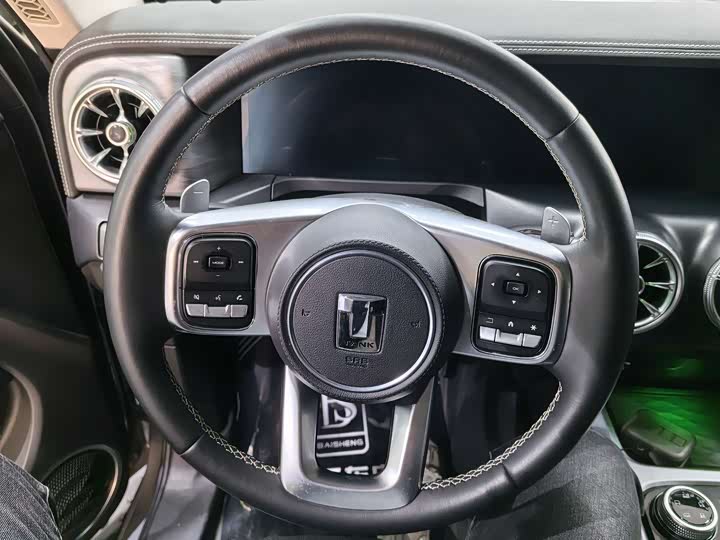 Фото 7 - Tank 300