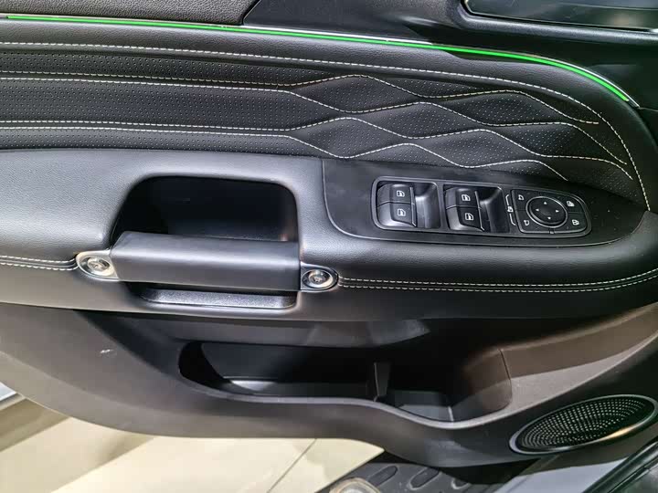 Фото 8 - Tank 300