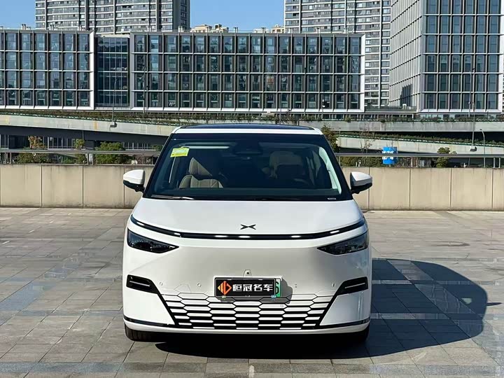 Фото 2 - XPeng X9