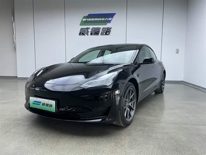 Фото 1 - Tesla Model 3