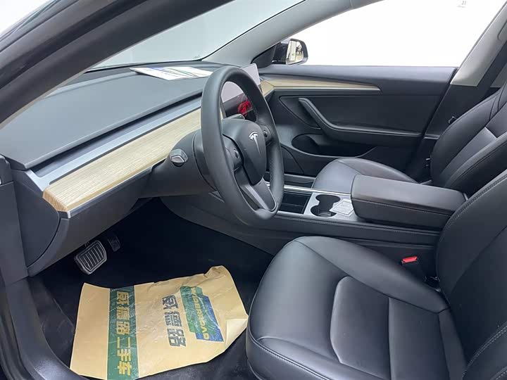 Фото 12 - Tesla Model 3