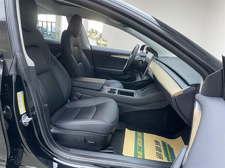 Фото 18 - Tesla Model 3