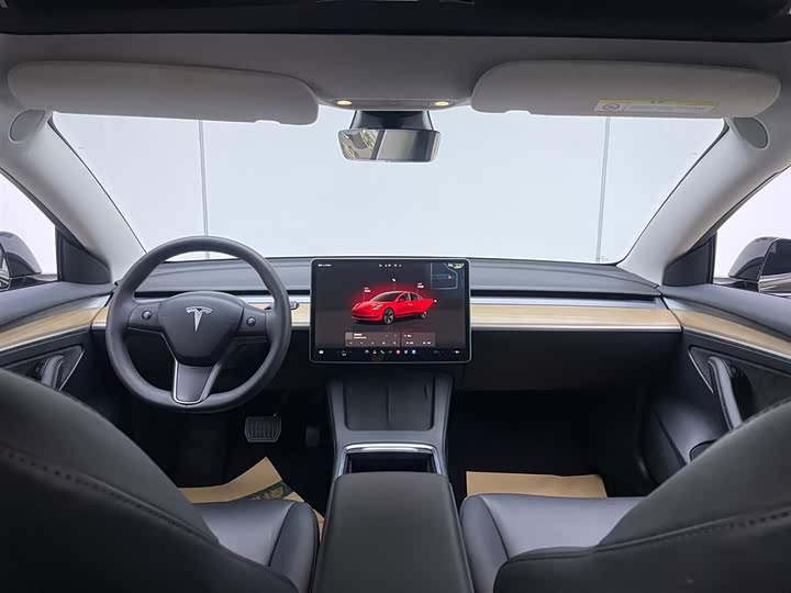 Фото 19 - Tesla Model 3