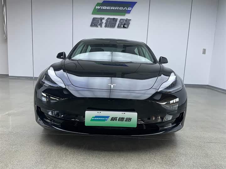 Фото 2 - Tesla Model 3