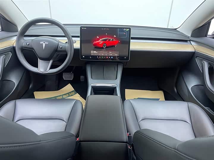 Фото 24 - Tesla Model 3