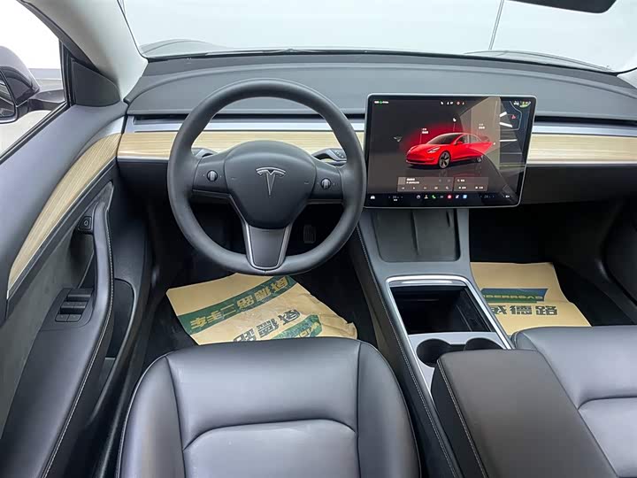Фото 25 - Tesla Model 3