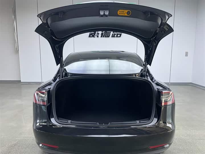 Фото 27 - Tesla Model 3