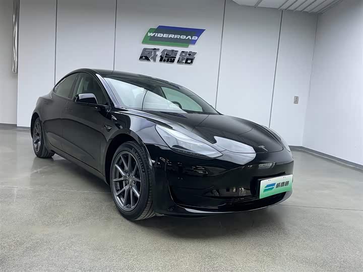 Фото 4 - Tesla Model 3