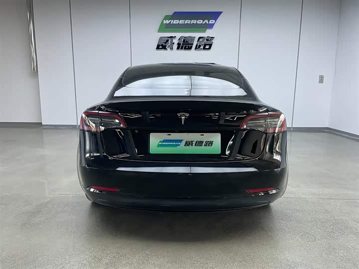 Фото 5 - Tesla Model 3