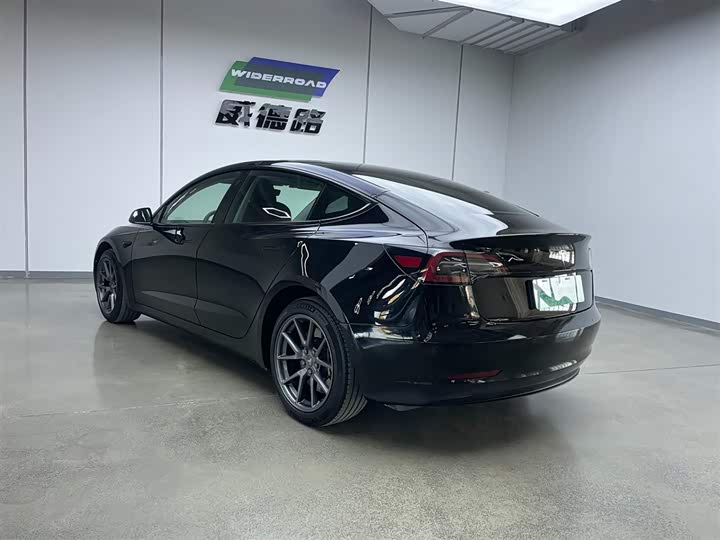 Фото 6 - Tesla Model 3