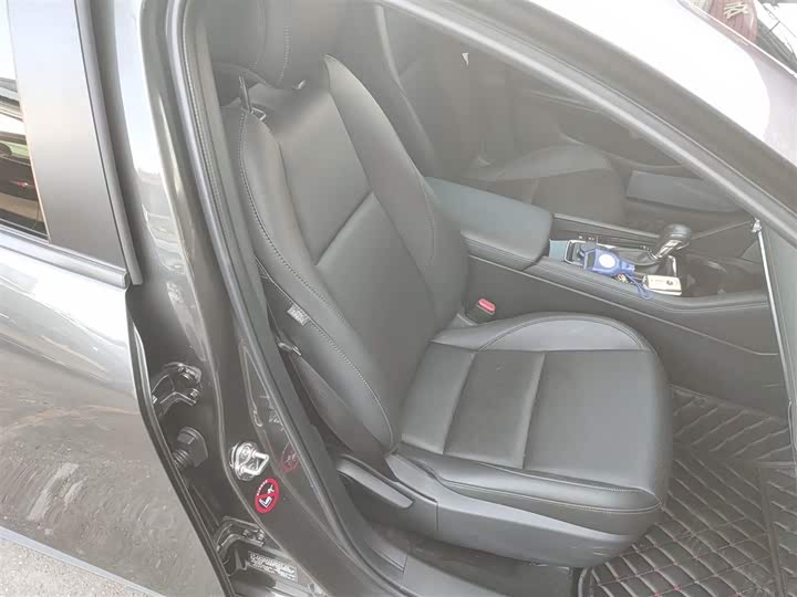 Фото 25 - Mazda 3 (Axela)