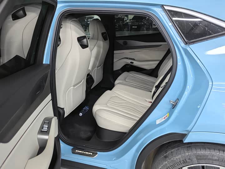 Фото 20 - Denza N7