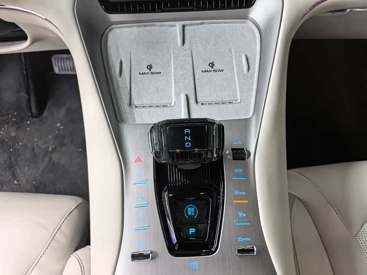 Фото 23 - Denza N7