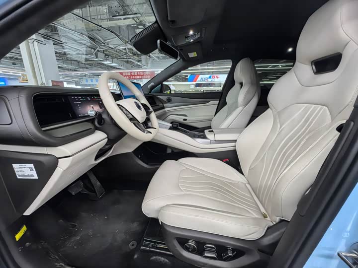 Фото 24 - Denza N7