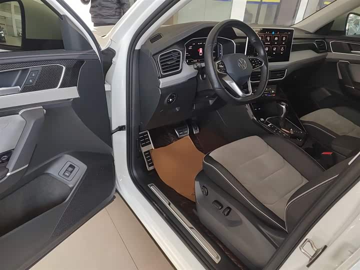 Фото 16 - Volkswagen Tayron X