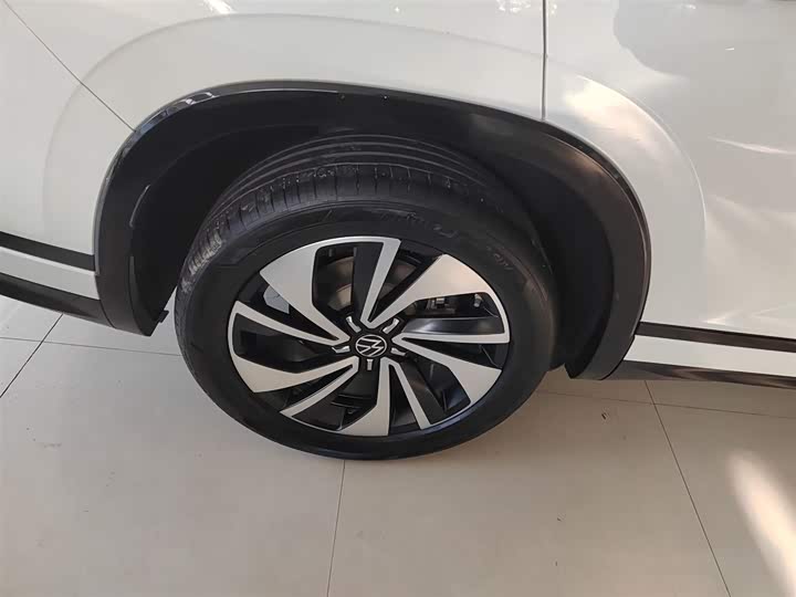 Фото 26 - Volkswagen Tayron X