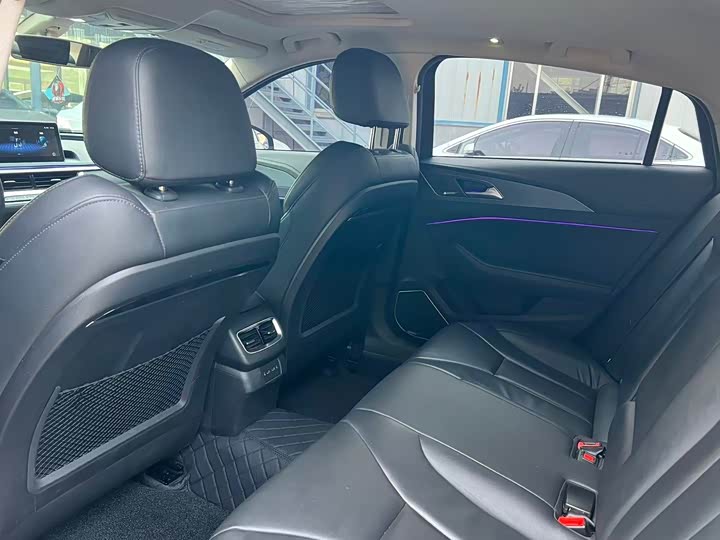 Фото 6 - Hongqi H5