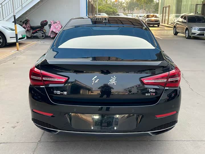 Фото 8 - Hongqi H5