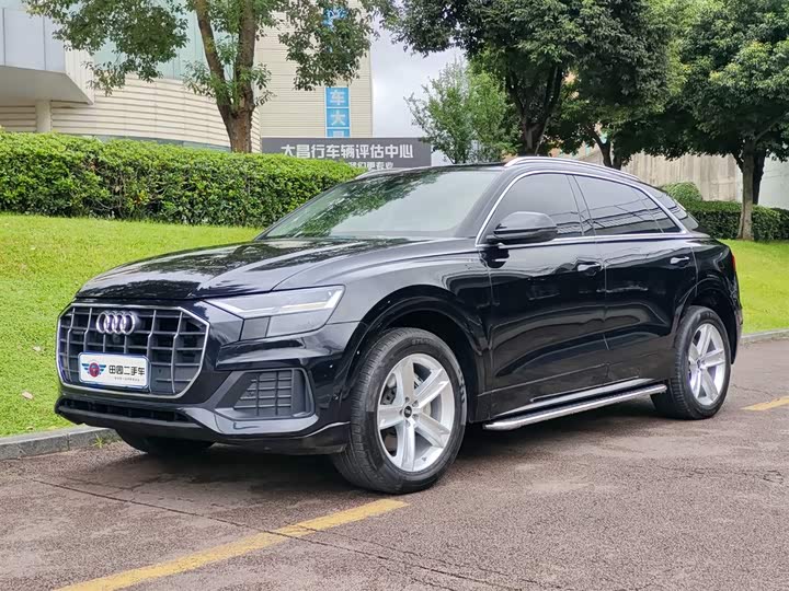 Фото 1 - Audi Q8